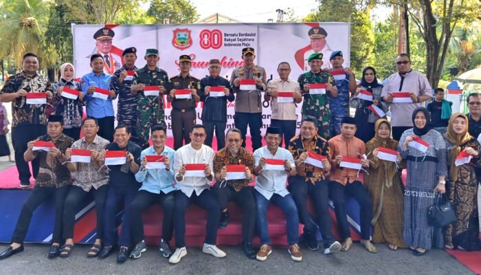Bupati Sofyan Canangkan Gerakan Bendera sebagai Wujud Persatuan