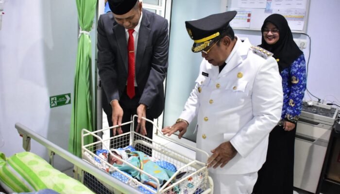Bayi Lahir 17 Agustus Dapat Hadiah dari Wali Kota Gorontalo
