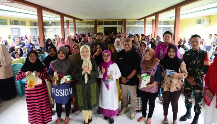 Wakil Gubernur Idah Syahidah Serahkan Bantuan Modal Usaha UMKM