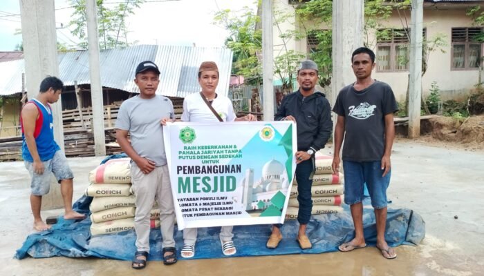 Dukungan Pembangunan Masjid di Modelidu, Yayasan Ilomata Salurkan Bantuan Semen