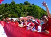 Wabup Bonbol Pimpin Pembentangan Bendera Raksasa di Modelomo