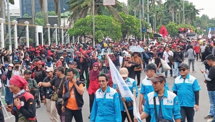 Demo Buruh di Depan DPR RI Resmi Bubar, Said Iqbal Ancam Mogok Nasional