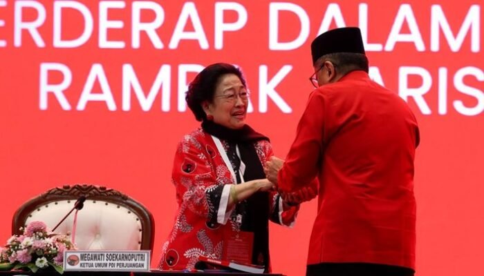 Tangis Megawati Iringi Kedatangan Hasto di Kongres ke-6 PDIP
