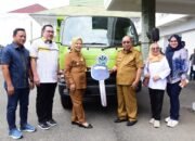 Wagub Idah Serahkan Truk Sampah Aspirasi Rusli Habibie ke Pemkot Gorontalo