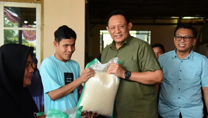 Gubernur Gusnar Pastikan Stok Beras Aman, Masyarakat Diminta Tenang