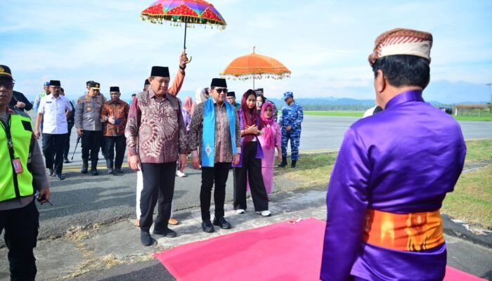 Hadiri Karnaval Karawo, Menekraf dan Wamenpar Diterima dengan Mopotilolo