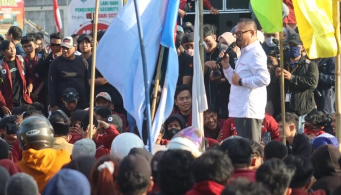 Ketua Deprov Gorontalo Janji Kawal Aspirasi Mahasiswa ke Kemendagri