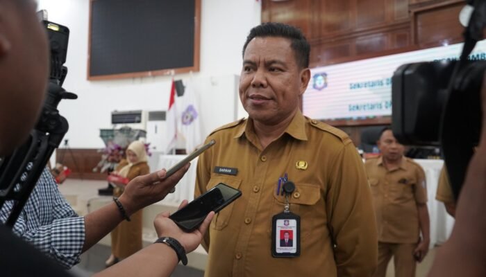 Sudarman Samad Serahkan Tugas kepada Sekretaris DPRD yang Baru
