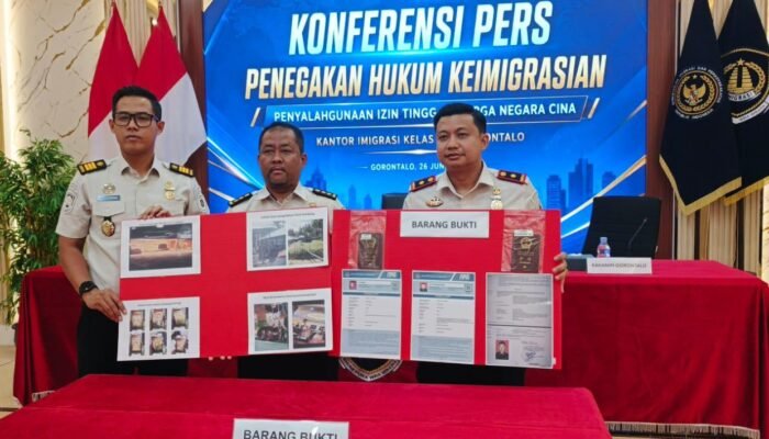 Imigrasi Gorontalo Deportasi Dua WN China, Diduga Survei PETI di Pohuwato