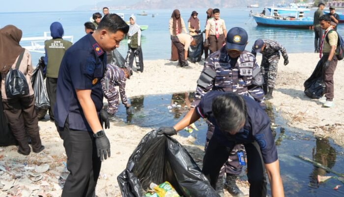 Imigrasi Gorontalo-TNI AL Kolaborasi Jaga Laut Gorontalo Lewat Aksi “Aku Cinta Laut”